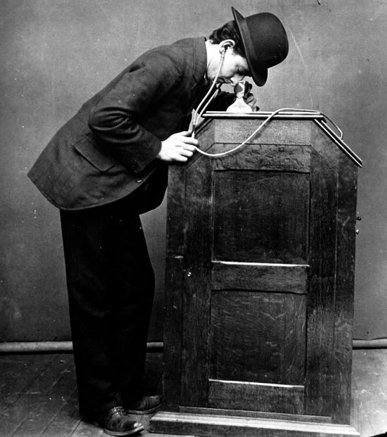 30.2_Edison's Kinetoscope.jpg