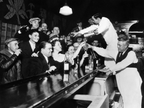 41.7_sloppy-joe-s-bar-in-downtown-chicago-after-the-repeal-of-prohibition-december-5-1933_i-G-37-3725-RJSAF00Z.jpg