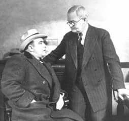 43.5_Capone and Police captain John Stege.jpg